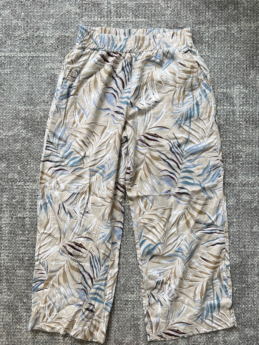 C&C California Beige Leaf-Print Pull-On Pants with Blue Accents